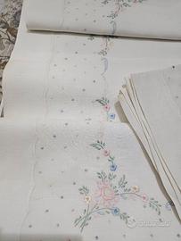 Completo matrimoniale in puro lino ricamato a mano