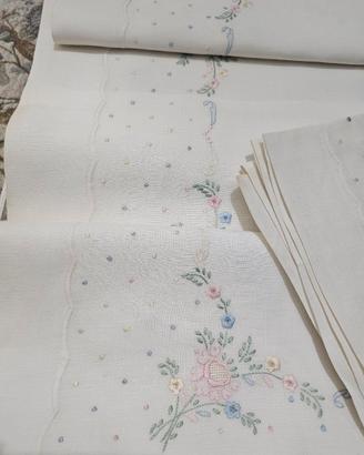 Completo matrimoniale in puro lino ricamato a mano