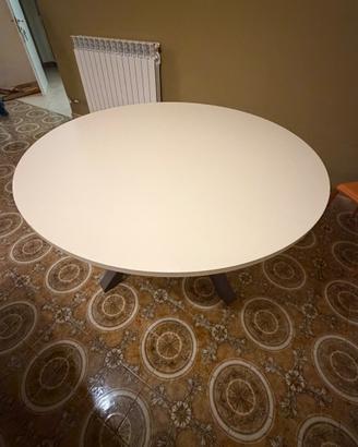 Tavolo pranzo e soggiorno