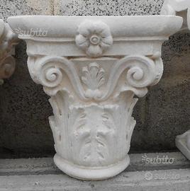 Capitello corinzio in cemento bianco