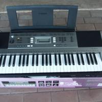 Tastiera musicale Yamaha PSR-E353, completa di leg