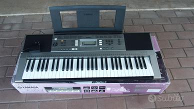 Tastiera musicale Yamaha PSR-E353, completa di leg