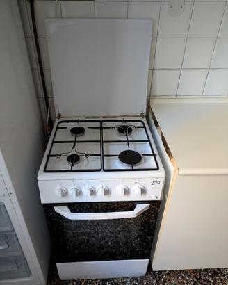 Cucina a gas beko con forno elettrico cappa