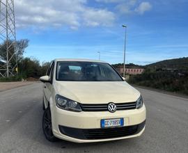 VOLKSWAGEN Touran - 2013