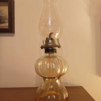 Lume a petrolio vintage in vetro