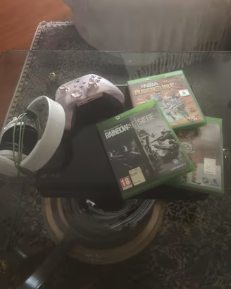 Xbox one (+ controller special edition + cuffie)