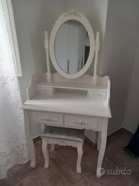 Toilette da trucco bianca stile classico/shabby