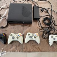 Xbox 360 E + 7 giochi + 4 controller