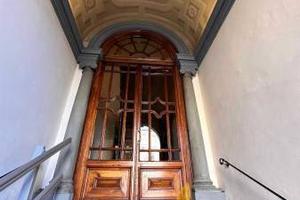 Palazzo / Stabile di 700 m² con più di 5 locali a 