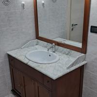 Mobile bagno in legno e marmo di carrara 