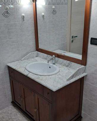 Mobile bagno in legno e marmo di carrara 