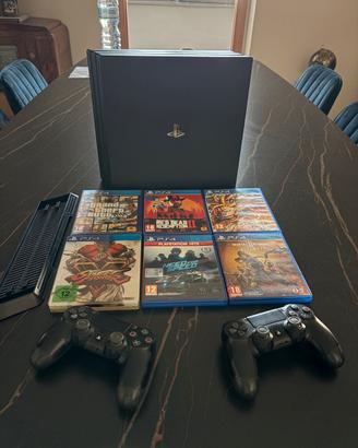 PS4 PRO 1TB + Stand + 7 Giochi + 2 Joypad