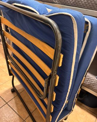 Letto singolo pieghevole con ruote