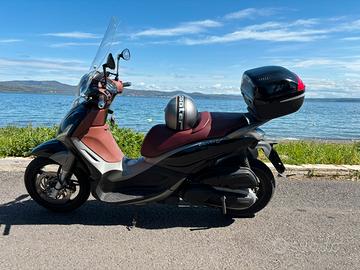 Piaggio Beverly 350 sport touring
