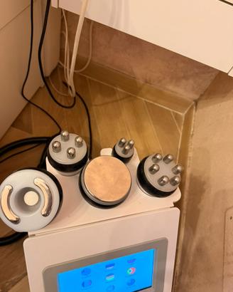 Apparecchio per radiofrequenza e cavitazione
