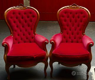 Poltroncine in velluto bordeaux e legno di noce