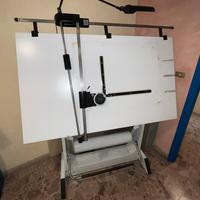 Tavolo da disegno con tecnigrafo