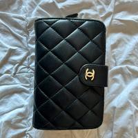 Portafoglio simil Chanel nero