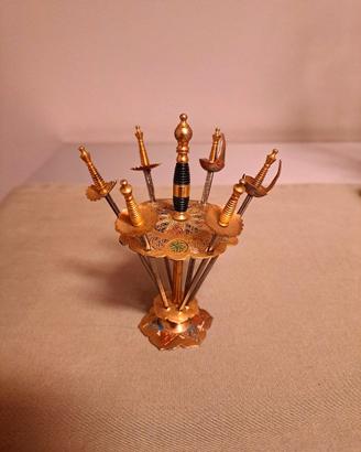 Set vintage spiedini cocktail spade di Toledo 