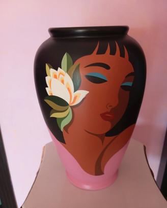 Vaso in terracotta dipinta a mano