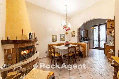 VILLA INDIPENDENTE CON CAMINO E DUE B