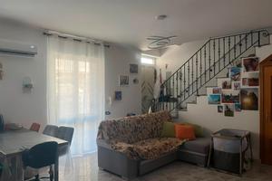 Casa indipendente ristrutturata su 3 livelli