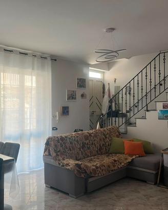 Casa indipendente ristrutturata su 3 livelli