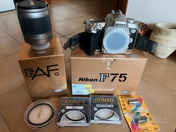 Nikon F75 Silver + Obiettivo Nikkor 28‑100mm