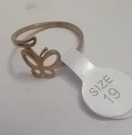 anello in acciaio dorato