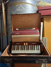 fisarmonica sonora anni 50, 80 bassi con scatola
