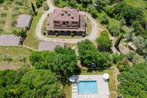 Disponibile villa con piscina in Toscana