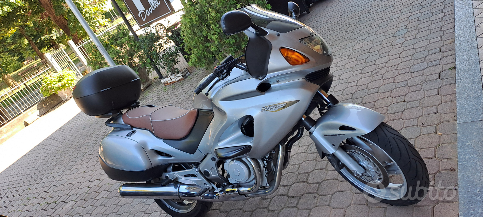 Honda Deauville 650 iscritta registro storico Moto e Scooter In