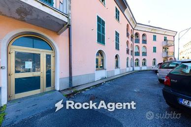 Immobile di 855 m² con più di 5 locali a Genova
