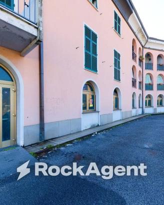 Immobile di 855 m² con più di 5 locali a Genova