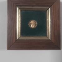 La più piccola moneta del mondo Gold palte