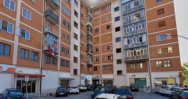 Via delle Acacie locale artiginale mq. 58