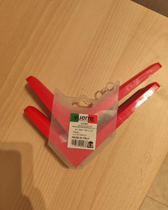 Reggimensole con viti a scomparsa, rosso
