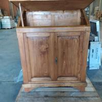 mobile madia antico con ante