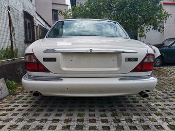 jaguar xj8