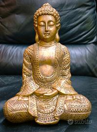 Statua di Buddha in legno dorato