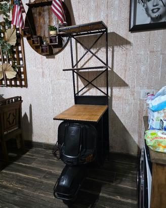 Titolo
Mobile bar / espositore industrial 
