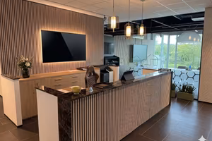 Ufficio Compreso arredo luce clima internet ecc