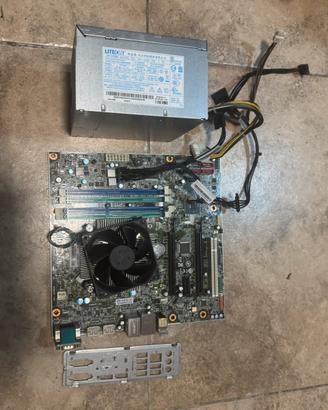 Scheda madre pc completa di alimentazione