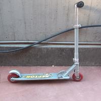 monopattino in alluminio pieghevole per ragazzi 
