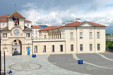 BILOCALE fronte Reggia di Venaria