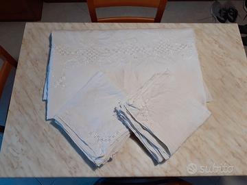 Tovaglia in lino anni 50/60 dim. 270 x 160 12 pers