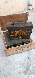 Cassa militare e cassette vuote mitragliatrice MG