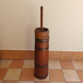 Zangola in legno per fare il burro vintage