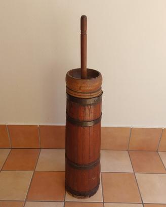 Zangola in legno per fare il burro vintage