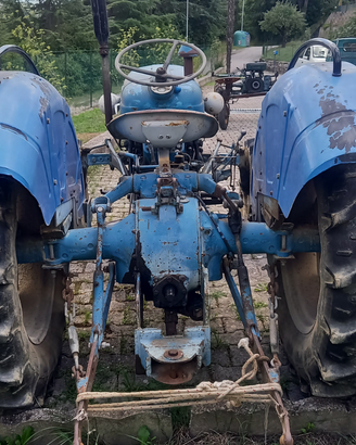 Trattore fordson super dexta